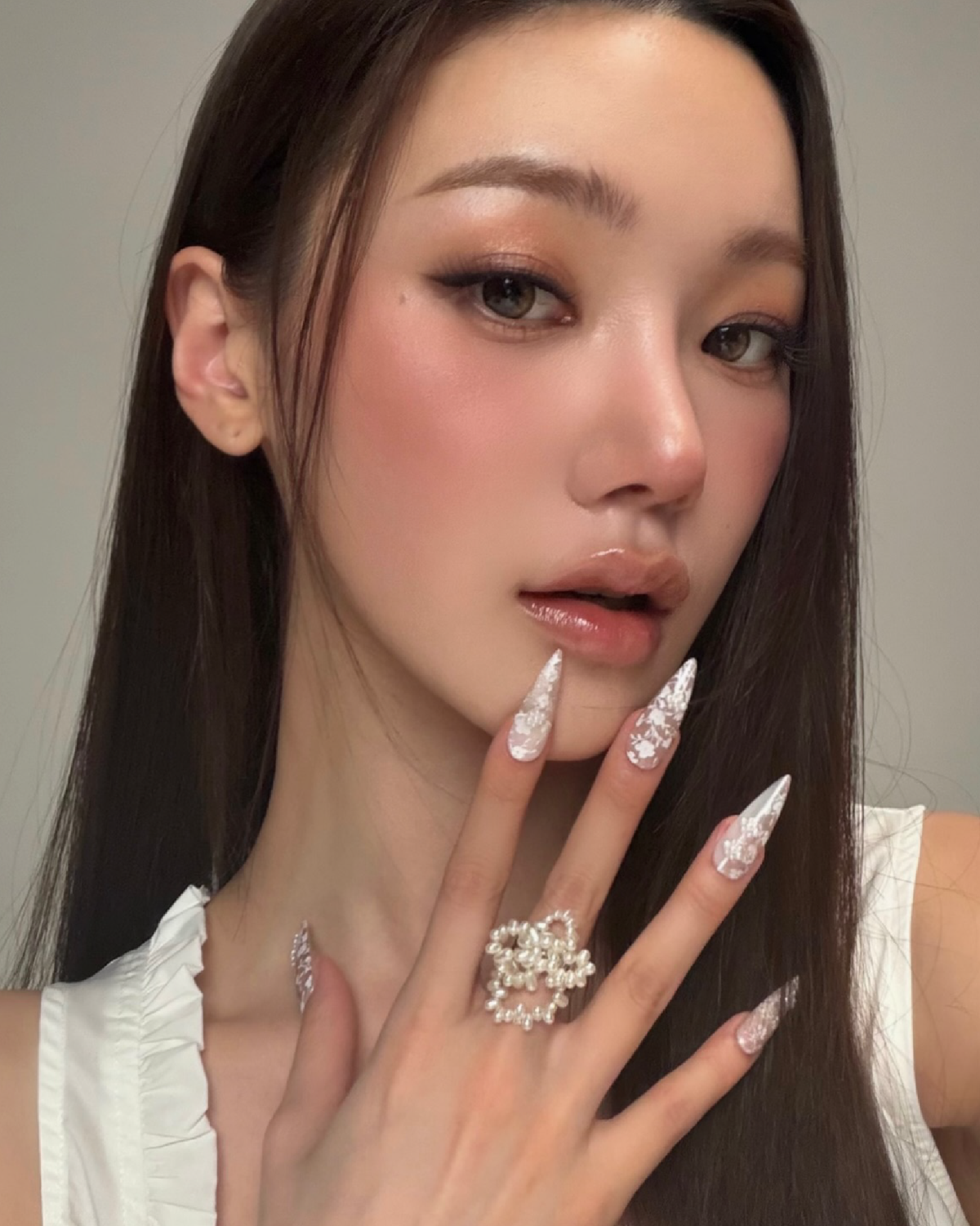 Model wearing VANILLA SNOG